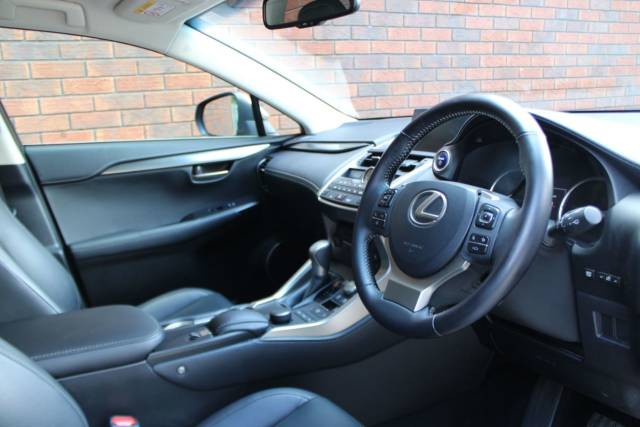 2016 Lexus Nx 300h 2.5 Luxury CVT