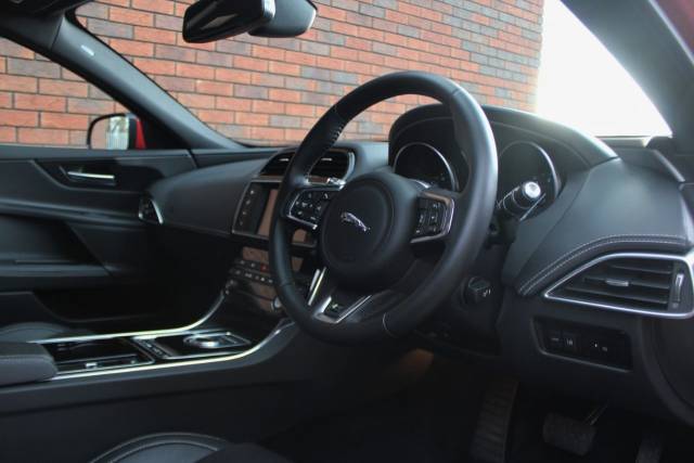 2016 Jaguar XE 2.0 GTDi R-Sport Auto (s/s) 4dr