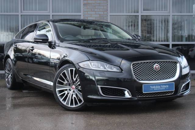 Jaguar XJ Series 3.0d V6 Autobiography Auto (s/s) 4dr LWB Saloon Diesel Black