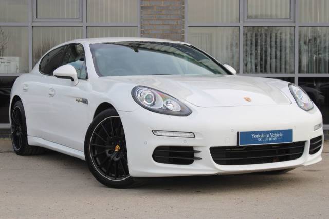 Porsche Panamera 3.0 V6 E-Hybrid S Tiptronic S 5dr Hatchback Petrol / Electric Hybrid White