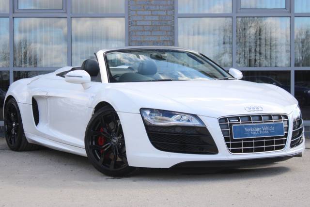 Audi R8 5.2 FSI V10 Spyder R Tronic quattro 2dr Convertible Petrol White