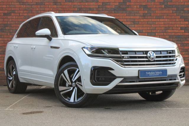 Volkswagen Touareg 3.0 TDI V6 R-Line Tech Tiptronic 4Motion Euro 6 (s/s) 5dr Four Wheel Drive Diesel White