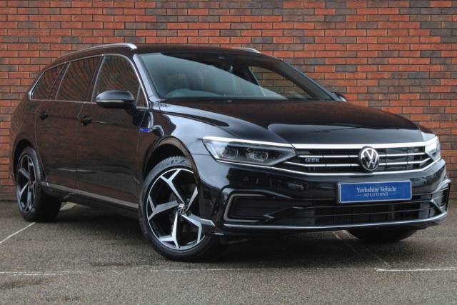 Volkswagen Passat 1.4 TSI 13kWh GTE Advance DSG Euro 6 (s/s) 5dr Estate Petrol / Electric Hybrid Black