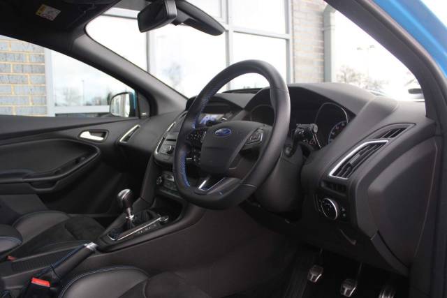 2017 Ford Focus RS 2.3T EcoBoost RS AWD Euro 6 (s/s) 5dr