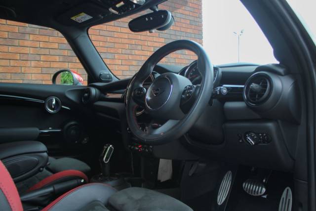 2019 Mini John Cooper Works 2.0 John Cooper Works Steptronic Euro 6 (s/s) 3dr