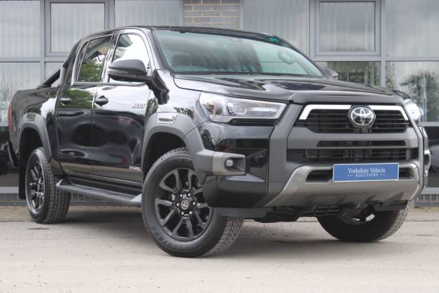 Toyota Hilux 2.8 D-4D Invincible X Double Cab Pickup Auto 4WD Euro 6 (s/s) 4dr Pick Up Diesel Black