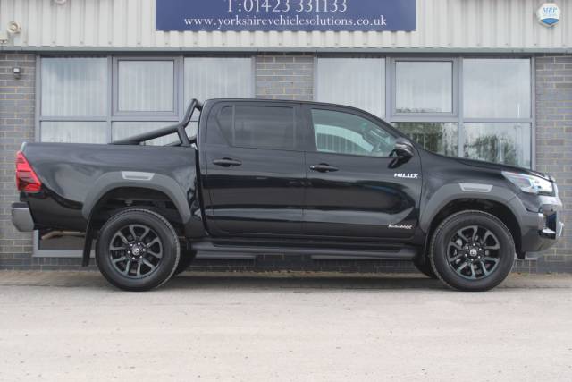 2023 Toyota Hilux 2.8 D-4D Invincible X Double Cab Pickup Auto 4WD Euro 6 (s/s) 4dr