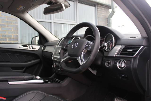 2014 Mercedes-Benz ML 63 AMG 5.5 ML63 V8 AMG SpdS+7GT 4WD Euro 5 (s/s) 5dr