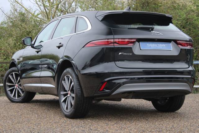 2022 Jaguar F-Pace 2.0 D200 MHEV R-Dynamic SE Auto AWD Euro 6 (s/s) 5dr