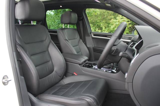 2018 Volkswagen Touareg 3.0 TDI V6 R-Line Plus Tiptronic 4WD Euro 6 (s/s) 5dr