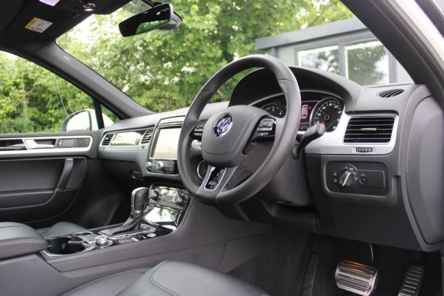 2018 Volkswagen Touareg 3.0 TDI V6 R-Line Plus Tiptronic 4WD Euro 6 (s/s) 5dr