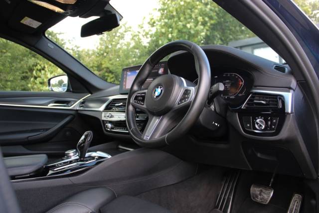 2022 BMW 5 Series 3.0 530d MHT M Sport Steptronic xDrive Euro 6 (s/s) 4dr