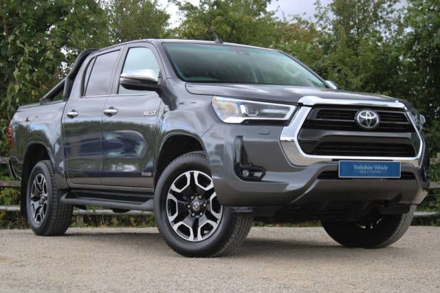 Toyota Hilux 2.4 D-4D Invincible Auto 4WD Euro 6 (s/s) 4dr Pick Up Diesel Grey