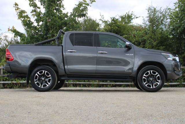 2021 Toyota Hilux 2.4 D-4D Invincible Auto 4WD Euro 6 (s/s) 4dr
