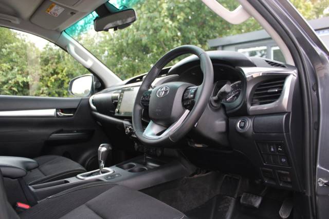 2021 Toyota Hilux 2.4 D-4D Invincible Auto 4WD Euro 6 (s/s) 4dr