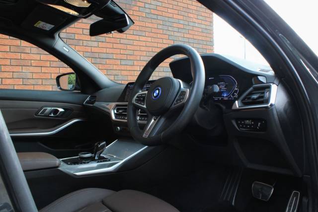 2021 BMW 3 Series 2.0 330e 12kWh M Sport Pro Edition Auto xDrive Euro 6 (s/s) 4dr