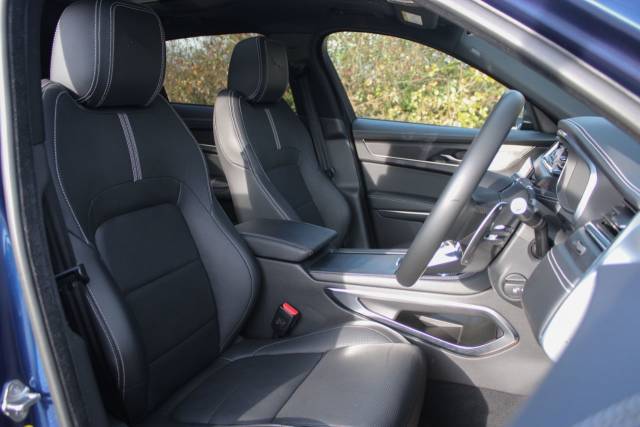 2022 Jaguar F-Pace 2.0 P250i R-Dynamic Black Auto AWD Euro 6 (s/s) 5dr