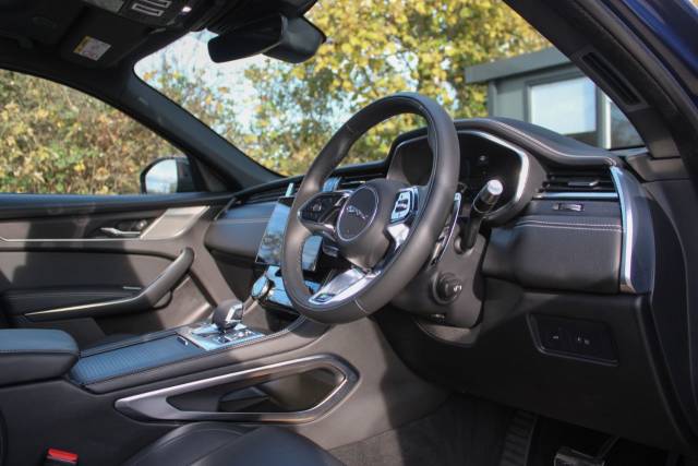 2022 Jaguar F-Pace 2.0 P250i R-Dynamic Black Auto AWD Euro 6 (s/s) 5dr