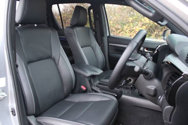 2023 Toyota Hilux 2.8 D-4D Invincible X Auto 4WD Euro 6 (s/s) 4dr