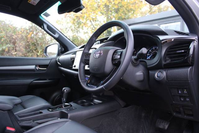 2023 Toyota Hilux 2.8 D-4D Invincible X Auto 4WD Euro 6 (s/s) 4dr