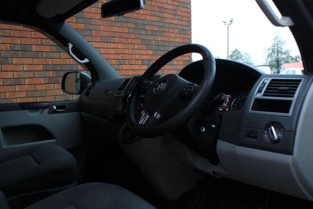 2015 Volkswagen Transporter 2.0 BiTDI T32 Highline Kombi DSG L3 H1 4dr