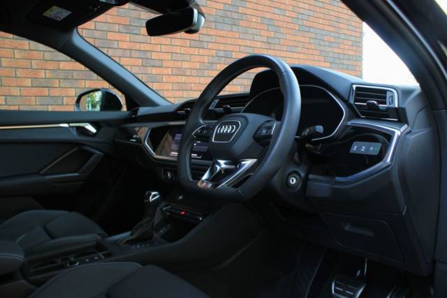 2022 Audi Q3 Sportback 1.5 TFSI CoD 35 Black Edition Sportback S Tronic Euro 6 (s/s) 5dr