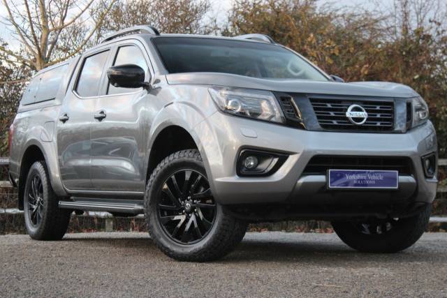 Nissan Navara 2.3 dCi N-Guard Auto 4WD Euro 6 4dr Pick Up Diesel Grey