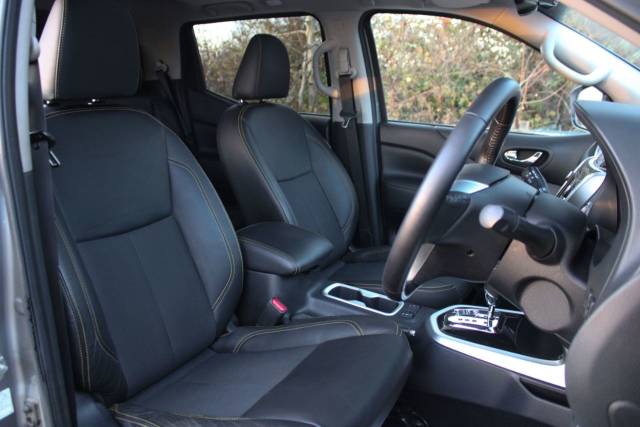 2018 Nissan Navara 2.3 dCi N-Guard Auto 4WD Euro 6 4dr