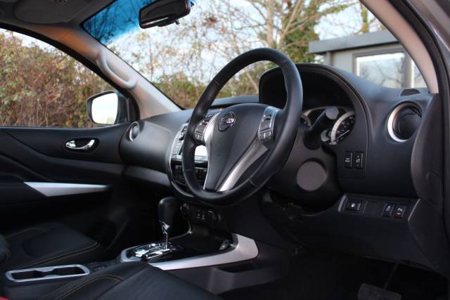 2018 Nissan Navara 2.3 dCi N-Guard Auto 4WD Euro 6 4dr
