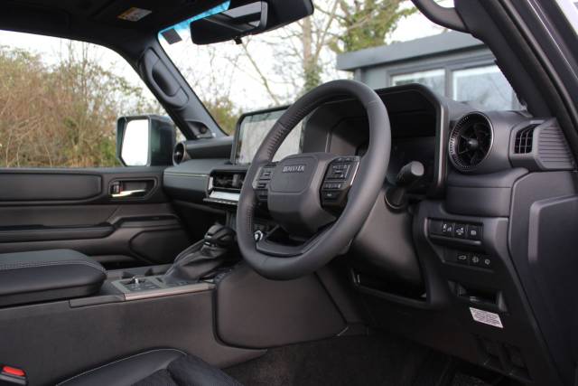 2025 Toyota Land Cruiser 2.8D Invincible Auto 4WD Euro 6 (s/s) 5dr (LWB)