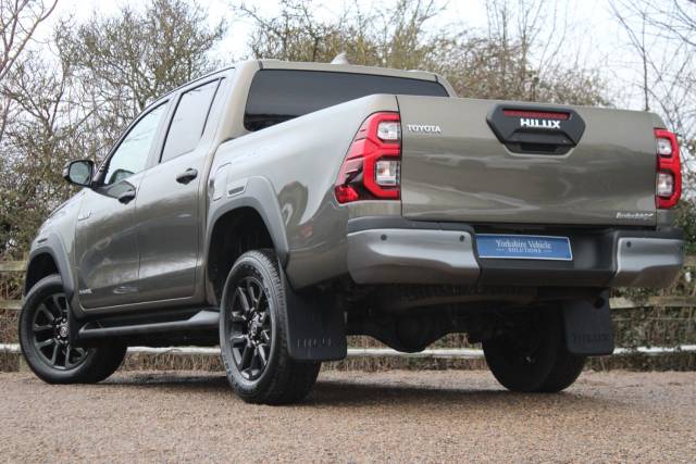 2023 Toyota Hilux 2.8 D-4D Invincible X Auto 4WD Euro 6 (s/s) 4dr