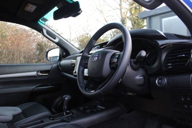 2023 Toyota Hilux 2.8 D-4D Invincible X Auto 4WD Euro 6 (s/s) 4dr