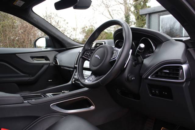 2019 Jaguar F-Pace 3.0 D300 V6 S Auto AWD Euro 6 (s/s) 5dr