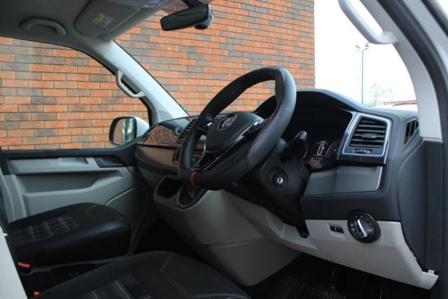 2019 Volkswagen Transporter 2.0 BiTDI T32 BlueMotion Tech Highline Crew Van DSG 4Motion LWB Euro 6 (s/s) 5dr