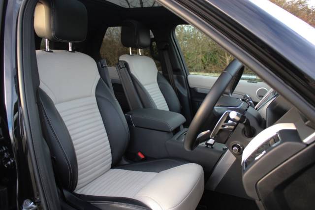 2021 Land Rover Discovery 3.0 D300 MHEV R-Dynamic SE Auto 4WD Euro 6 (s/s) 5dr