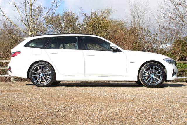 2022 BMW 3 Series 2.0 330e 12kWh Sport Pro Touring Auto Euro 6 (s/s) 5dr