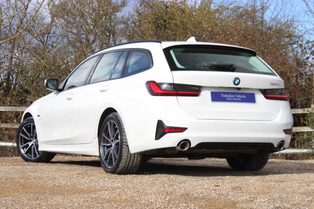 2022 BMW 3 Series 2.0 330e 12kWh Sport Pro Touring Auto Euro 6 (s/s) 5dr