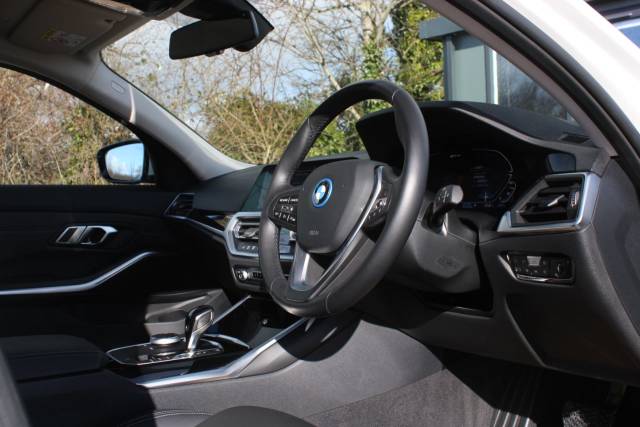 2022 BMW 3 Series 2.0 330e 12kWh Sport Pro Touring Auto Euro 6 (s/s) 5dr