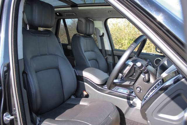2021 Land Rover Range Rover 3.0 D300 MHEV Westminster Black Auto 4WD Euro 6 (s/s) 5dr