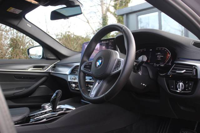 2021 BMW 5 Series 3.0 530d MHT M Sport Touring Steptronic xDrive Euro 6 (s/s) 5dr