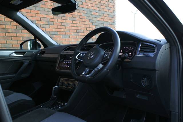 2019 Volkswagen Tiguan 2.0 BiTDI R-Line Tech DSG 4Motion Euro 6 (s/s) 5dr