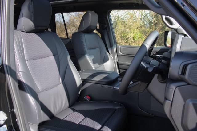 2025 Toyota Land Cruiser 2.8D Invincible Auto 4WD Euro 6 (s/s) 5dr (LWB)