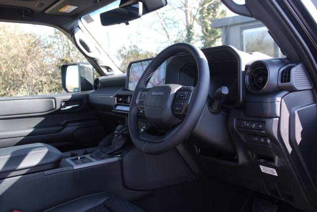 2025 Toyota Land Cruiser 2.8D Invincible Auto 4WD Euro 6 (s/s) 5dr (LWB)