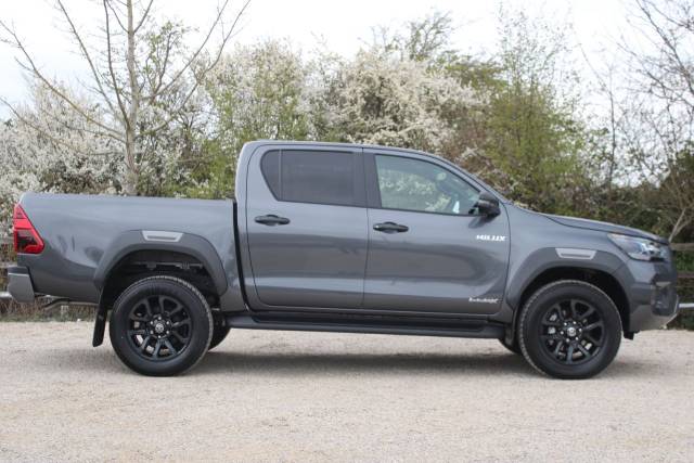 2025 Toyota Hilux 2.8 D-4D-h Invincible X D/Cab Hybrid 48V Auto