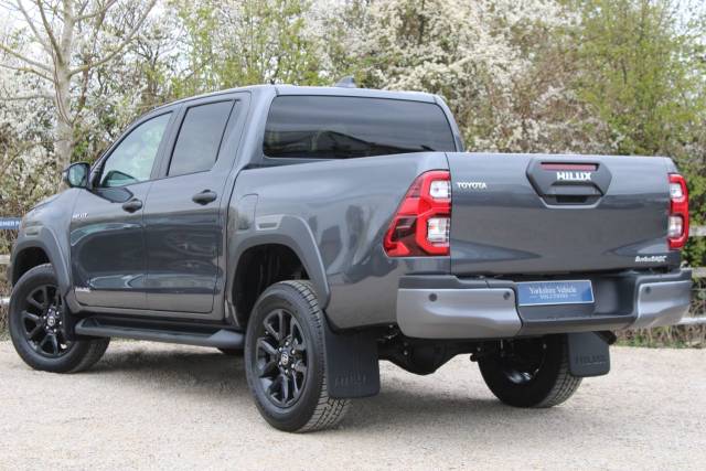 2025 Toyota Hilux 2.8 D-4D-h Invincible X D/Cab Hybrid 48V Auto