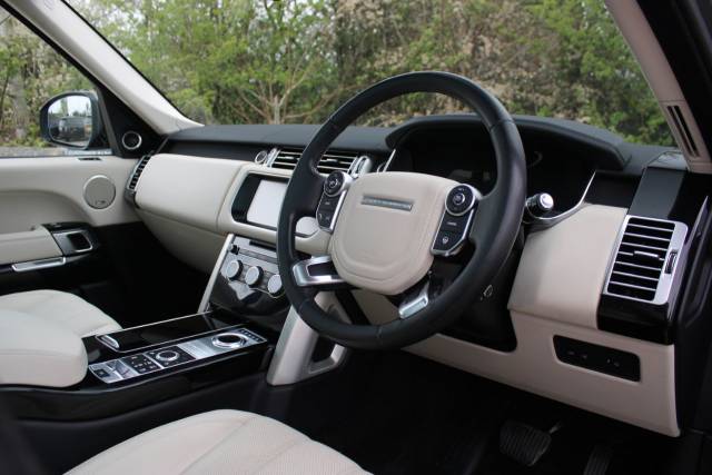 2017 Land Rover Range Rover 3.0 TDV6 Vogue 4dr Auto