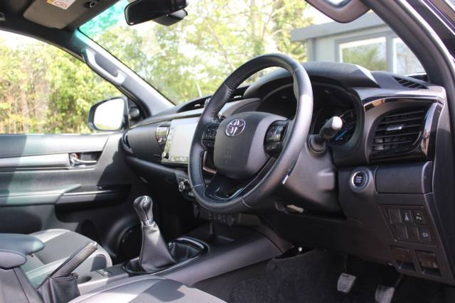 2021 Toyota Hilux 2.8 D-4D Invincible X 4WD Euro 6 (s/s) 4dr