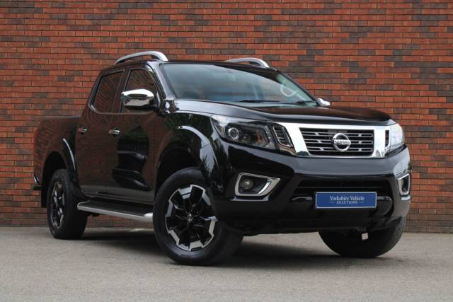 Nissan Navara 2.3 dCi Tekna 4WD Euro 6 (s/s) 4dr Pick Up Diesel Black