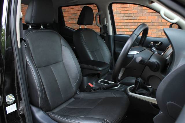 2020 Nissan Navara 2.3 dCi Tekna 4WD Euro 6 (s/s) 4dr
