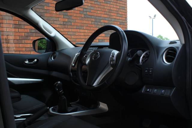 2020 Nissan Navara 2.3 dCi Tekna 4WD Euro 6 (s/s) 4dr